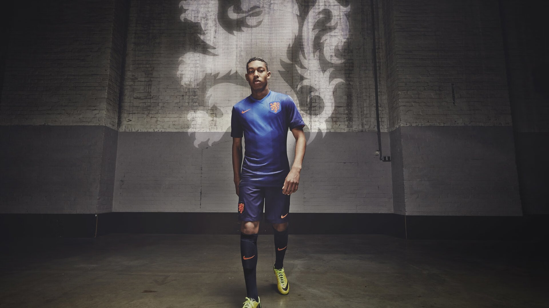 JiuyouAPP下载-欧冠比赛的“幕后英雄”：教练与球员的默契配合，欧冠角色